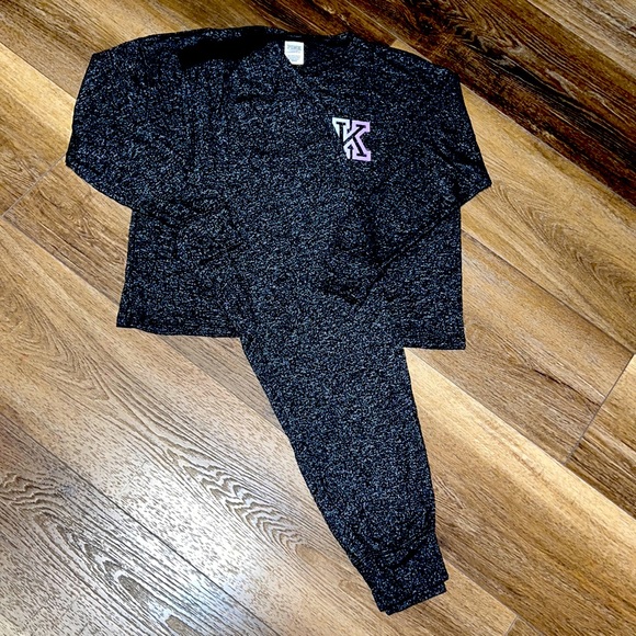 VS Pink Sleepwear 🌼🌸 - Picture 1 of 10